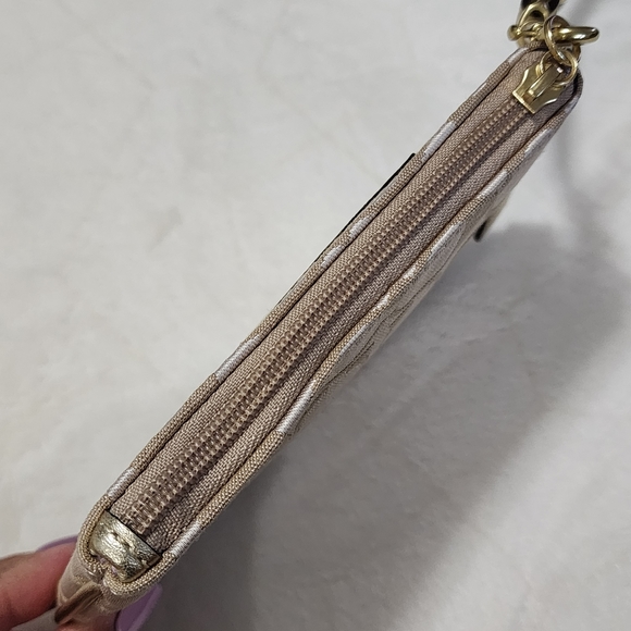 Coach Poppy Wristlet - Picture 8 of 9